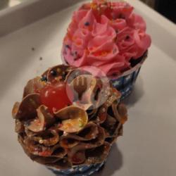 Cup Cake Coklat Dan Strawberry