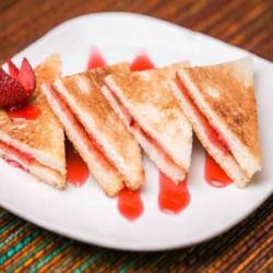 Robar Strawberry Kacang