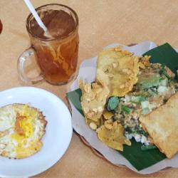 Sego Pecel   Telur Dadar/ceplok   Teh Obeng