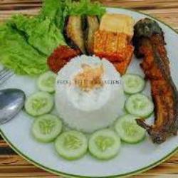 Paket Nasi   Lele   Sayur