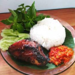 Ayam Bakar   Nasi   Lalapan Sambal