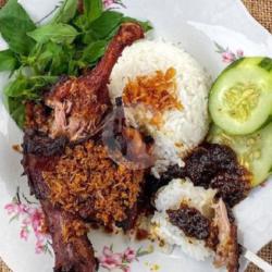 Nasi Bebek Bumbu Hitam Pedas