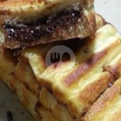 Roti Bakar Rasa Coklat Kacang