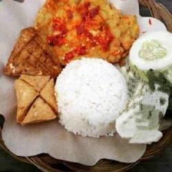 Nasi Penyetan Telur