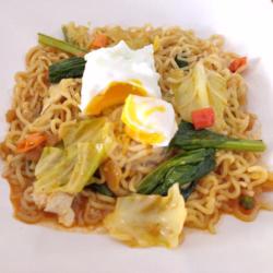 Bakmie Nyemek Telur Setengah Mateng