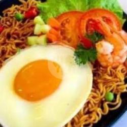 Indomie Goreng Plus Telor Ceplok Goreng