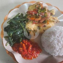 Ayam Goreng Plecing   Nasi, Free Es Teh Manis