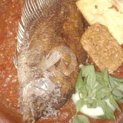 Nasi Ikan Gurami Sambel Trasi Mentah