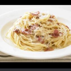 Classic Carbonara Spaghetti