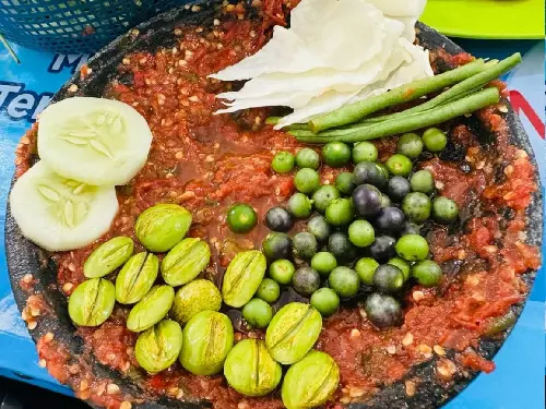 WARUNG ALAM DESA KHAS SUNDA, Jl.A Yani Km 31.5 No 3