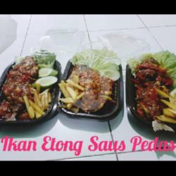 Ikan Etong Saus Pedas