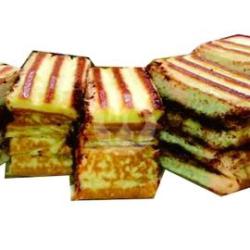 Roti Bakar Isi Selai Blueberry