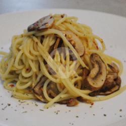 Spaghetti Aglio Olio Ayam