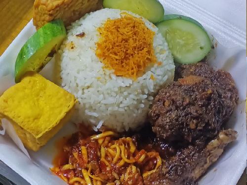 Bebek Rica Sambal mangga(Warung Hasanah Hj Lilik), Jl Sungai Kampar VI No 529