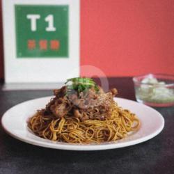 Hong Kong Stir Fried Beef Noodles