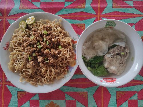 Mie Pangsit Iwan Bukit, Samping Kelenteng Cu