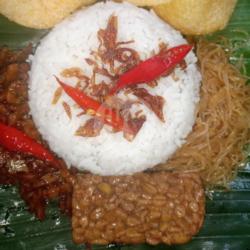 Nasi Uduk Semur Tempe ,bihun Dan Orek Tempe