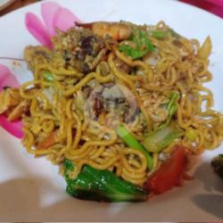 Mie Kuning Seafood Goreng / Rebus