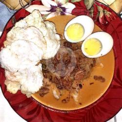 Ketupat Sayur Betawi Semur Telur