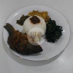 Nasi Ikan Mas Goreng