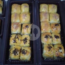 Molen Isi Pisang Keju Dan Coklat