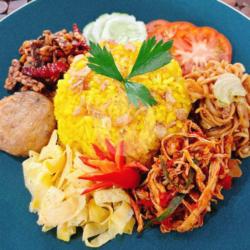 Nasi Kuning Ayam Suwir Pedas