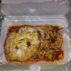 Indomie Goreng Tumis Basah Pedas Sedang   Telor Ceplok Goreng   Sayur