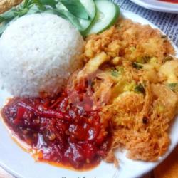 Nasi Lalapan Telor Dadar Super Pedas