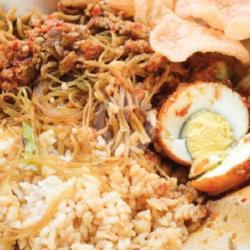 Nasi Uduk Pakai Telur