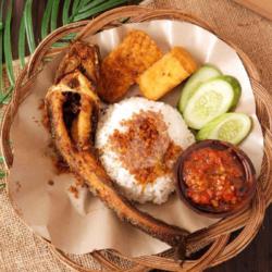 Nasi Lele Gurih Goreng Komplit