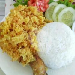 Ayam Kremes Paha Nasi