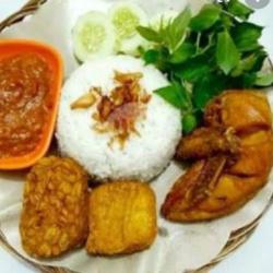 Penyetan Ayam Goreng