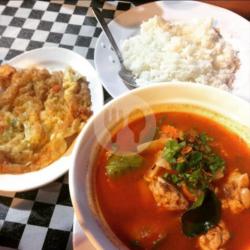 Nasi Putih   Tomyam Ayam   Telur Dadar   Milo Ais Tabu