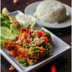 Nasi Sayap Ayam Goreng