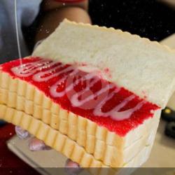 Roti Bakar Strawberry Susu