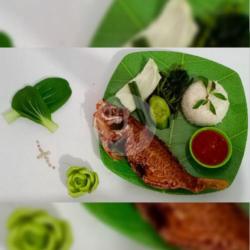 Lalapan Ikan Merah Goreng   Es Teh