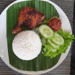 Ayam Bakar Madu Jumbo Nasi   Lalap