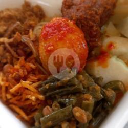 Lontong Medan   Rendang Sapi   Telur Balado