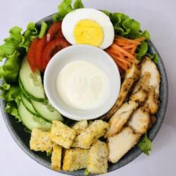 Caesar Chicken Salad Bowl (386 Kalori)