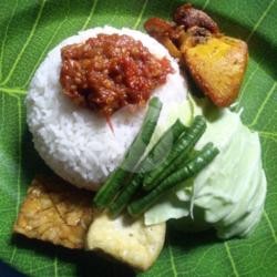 Nasi Penyetan Ayam