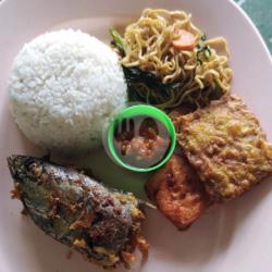 Nasi Campur Ikan Cakalang Goreng Tepung