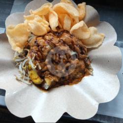 Kupat Tahu Bumbu Kacang