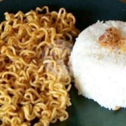 Indomie Rendang   Telur Ceplok   Nasi Putih