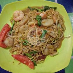 Mie Pangsit Goreng Daging / Seafood