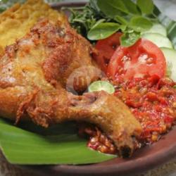 Nasi Penyetan Ayam Goreng Komplit Plus Minuman