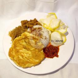 Nasi Uduk   Orek Tempe   Bihun   Telur Dadar   Sambal   Kerupuk