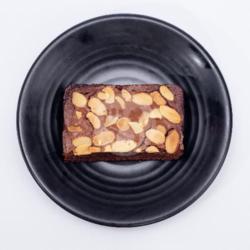 Fudgy Brownis  Almond