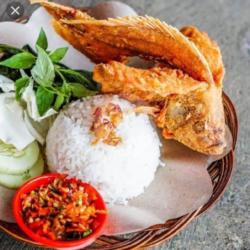 Paket Nila Goreng Nasi Tempe Goreng Sambal Lalapan