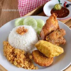 Nasi Ayam   Tahu   Tempe