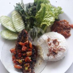 Nasi Ikan Emas Bakar